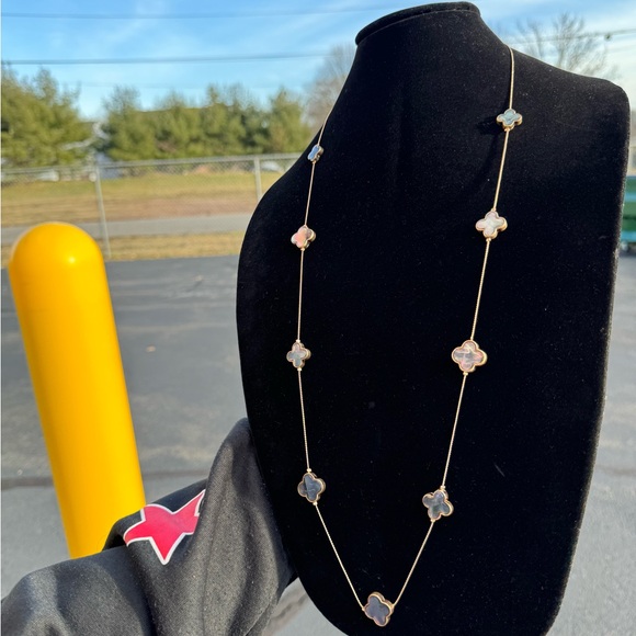 TAMIKA ROUND CUT WHITEGOLD BRIDAL WEDDING RING - Picture 2 of 14